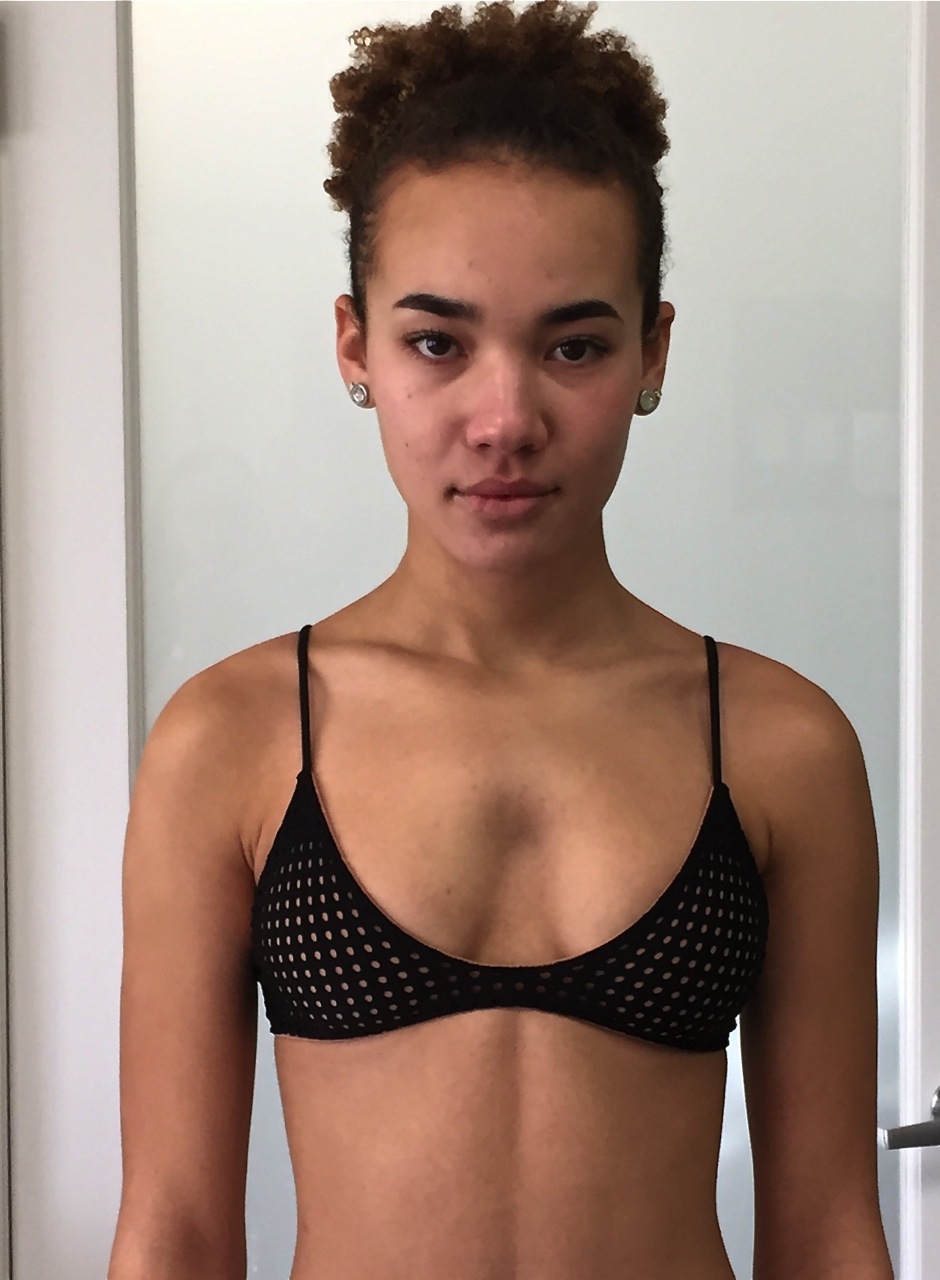 11dLizziDonaville:uploads/polaroids/lizzi_closeup_front.jpg