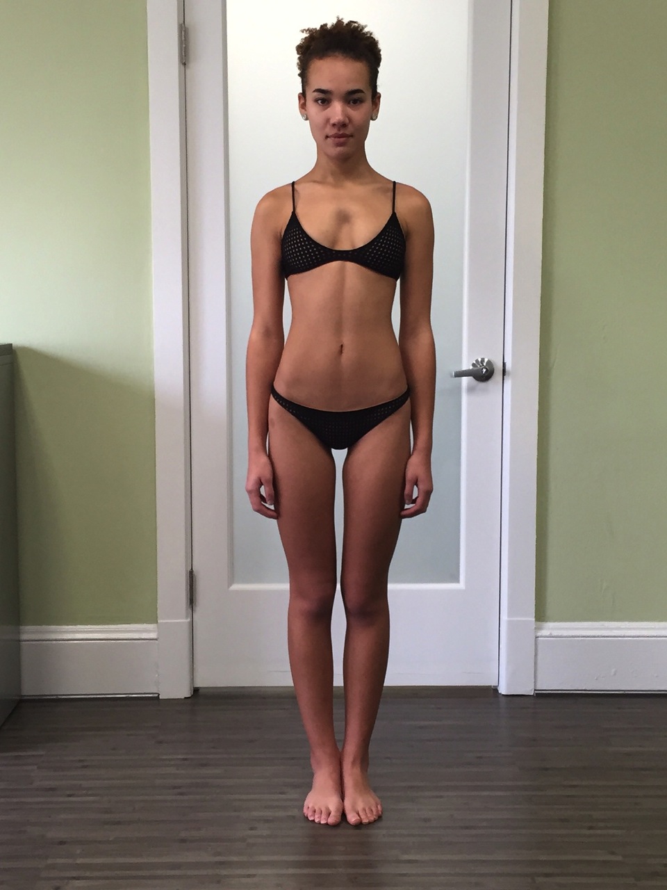 11dLizziDonaville:uploads/polaroids/lizzi_fullbody_front.jpg